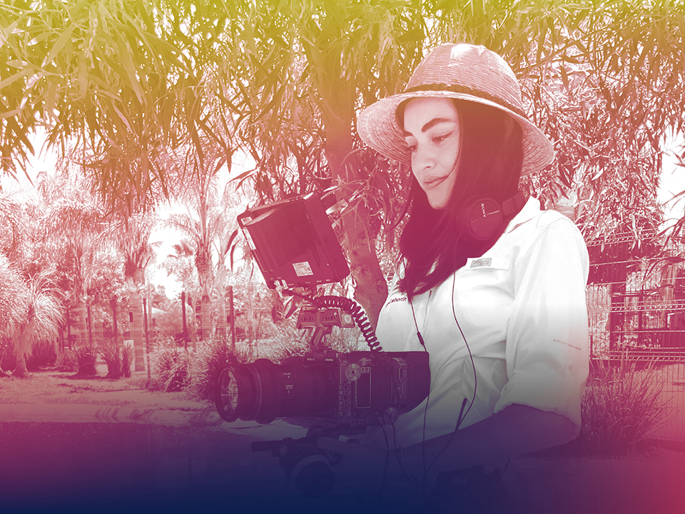 Ariana Laborin. Her expertise lies in beauty and health, where she builds her career by meticulously attending to aesthetics and details to create scenarios.